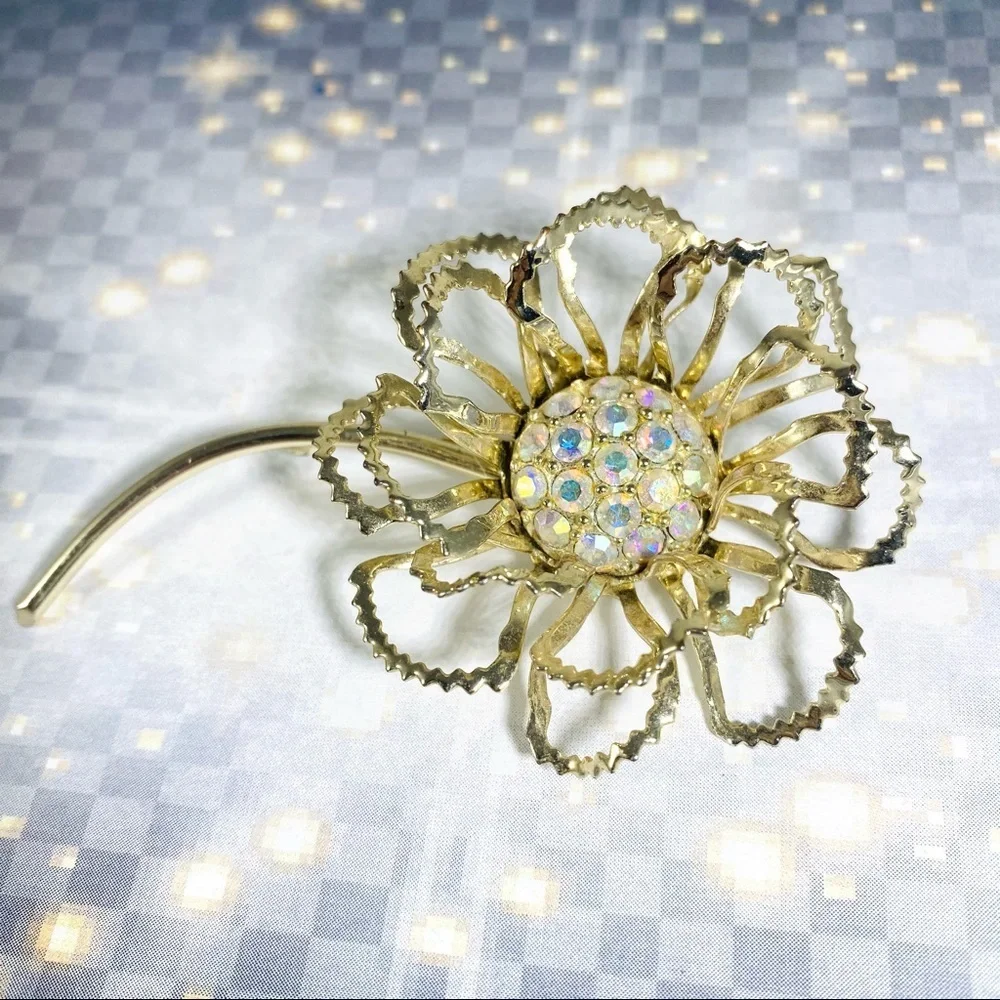 Gorgeous Vintage Sarah Coventry AB flower brooch